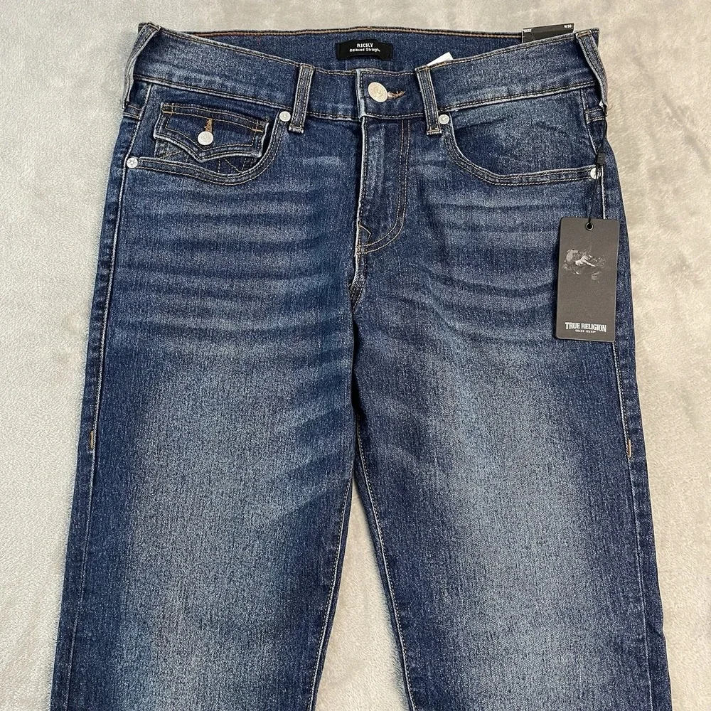 NWT True Religion Ricky Relaxed Straight Jeans Mens 30 (32x34) Medium Wash Flap